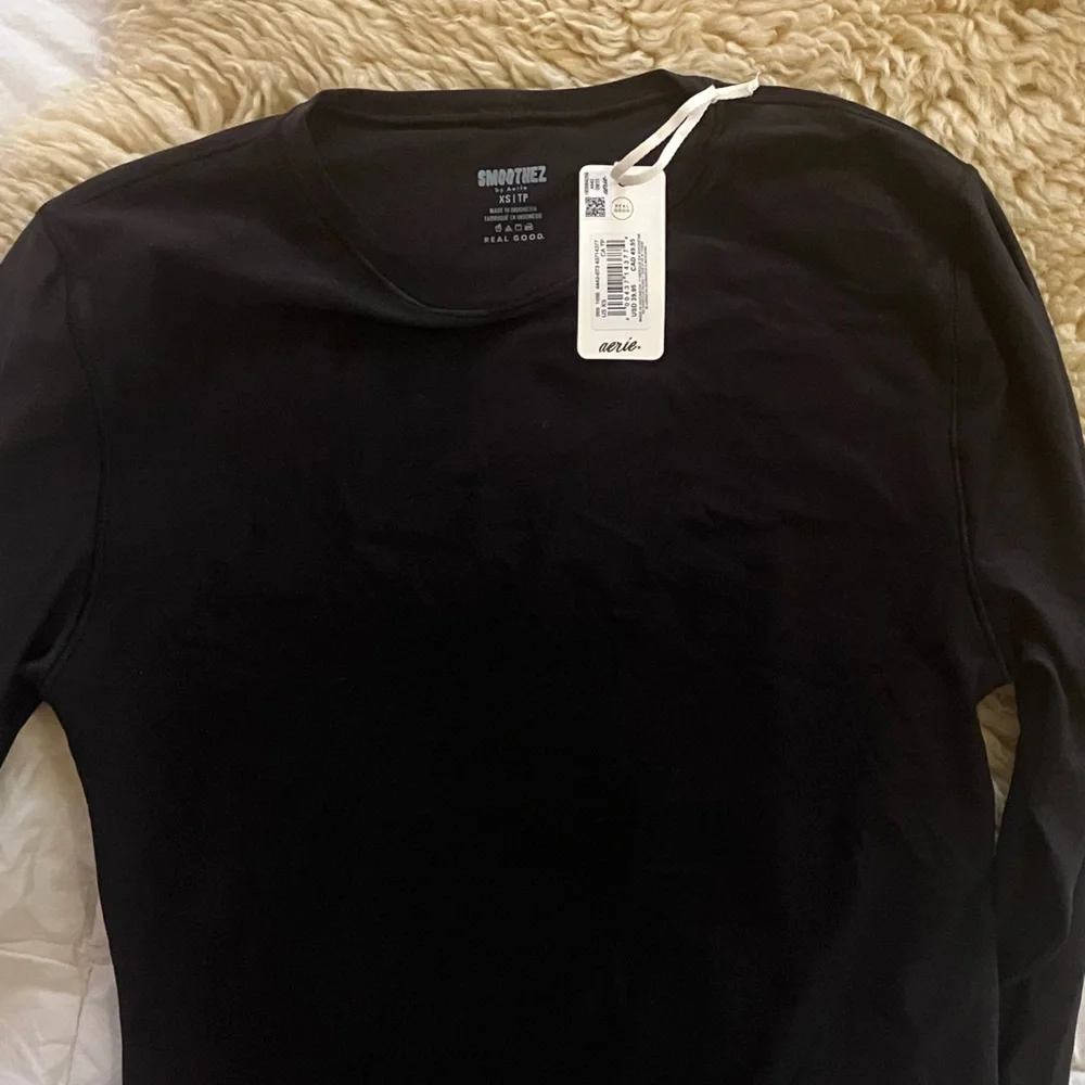NWT Aerie SMOOTHEZ Long Sleeve Crew T-Shirt in True Black Sz XS. - Picture 7 of 10